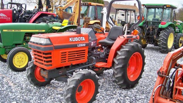 KUBOTA L2500 CZĘŚCI DO SILNIKA